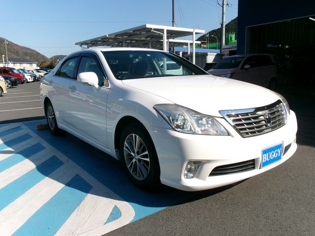 Toyota CROWN SEDAN 2011-12 185156-1
