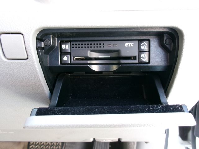 Toyota CROWN SEDAN 2011-12 185156-28