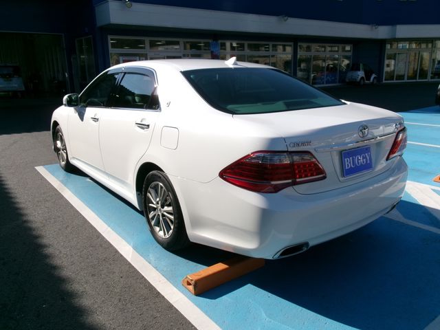 Toyota CROWN SEDAN 2011-12 185156-5