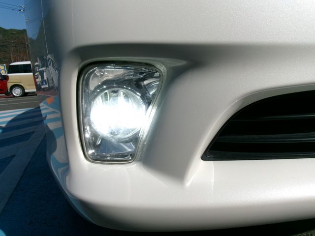 Toyota CROWN SEDAN 2011-12 185156-11