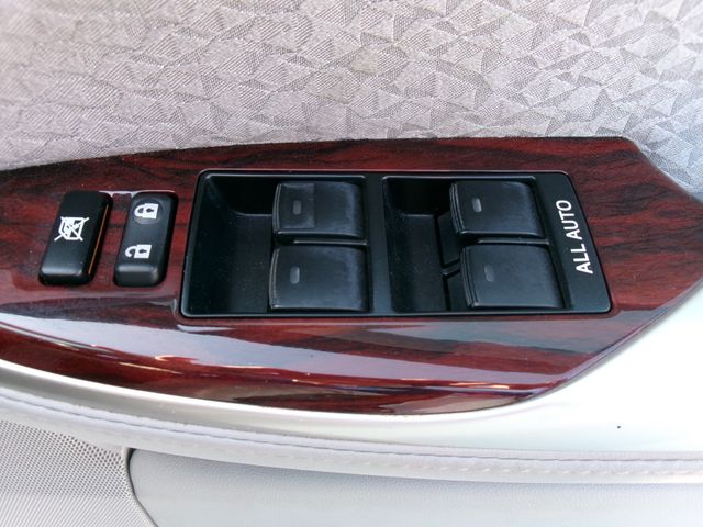 Toyota CROWN SEDAN 2011-12 185156-29