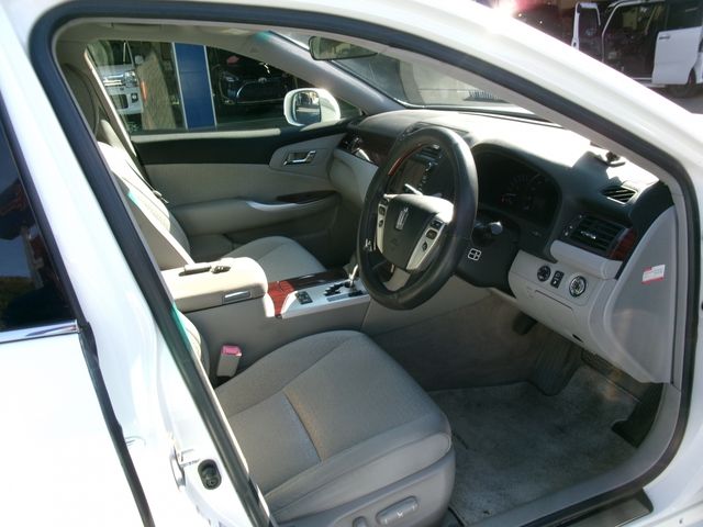 Toyota CROWN SEDAN 2011-12 185156-15