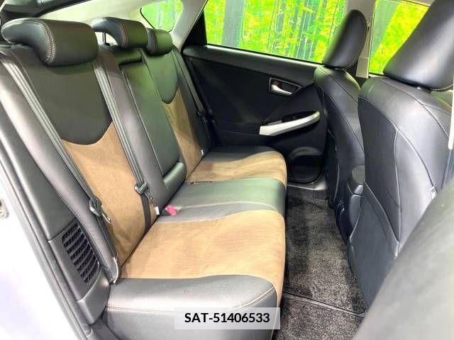Toyota PRIUS 2013-06 377907-9