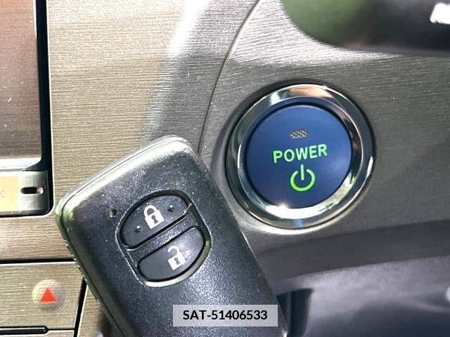 Toyota PRIUS 2013-06 377907-5