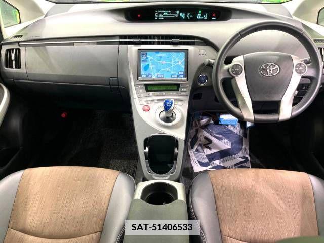 Toyota PRIUS 2013-06 377907-1