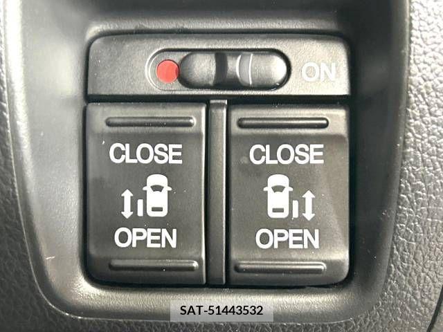 Honda N BOX CUSTOM 2015-07 239943-4