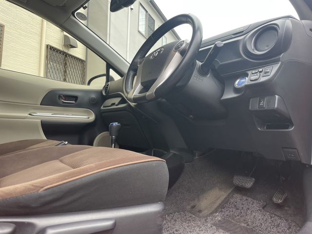 Toyota AQUA 2013-01 3136-7