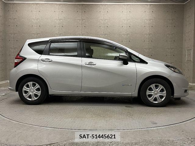 Nissan NOTE 2017-12 239176-8