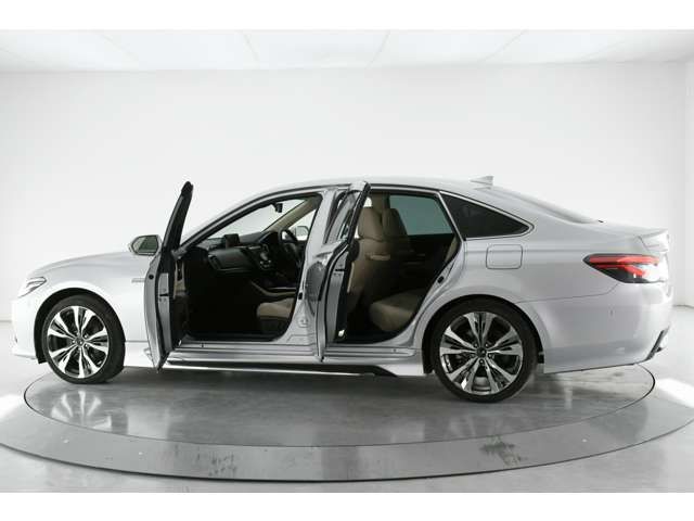 Toyota CROWN SEDAN 2019-10 193978-5