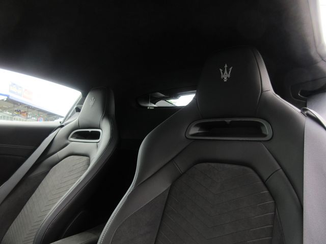 Maserati MC20 2022-09 13407-15
