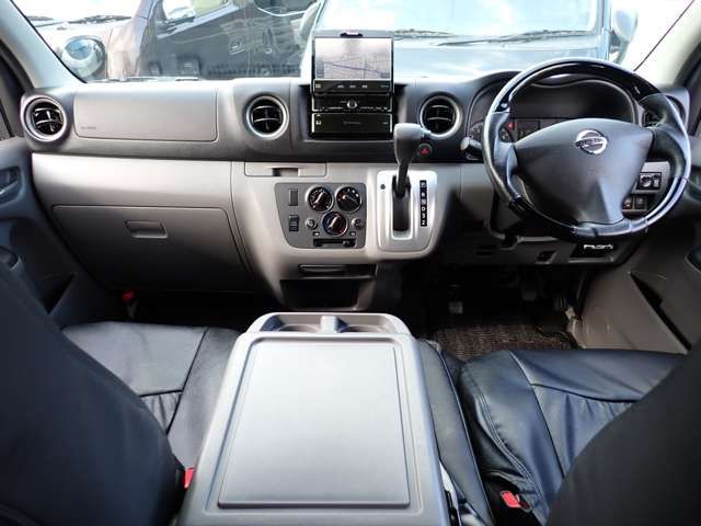 Nissan NV350 Caravan 2018-03 194047-7