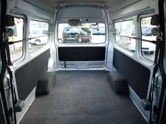 Nissan NV350 Caravan 2018-03 194047-26