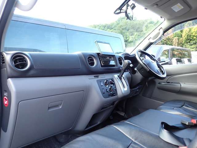 Nissan NV350 Caravan 2018-03 194047-20