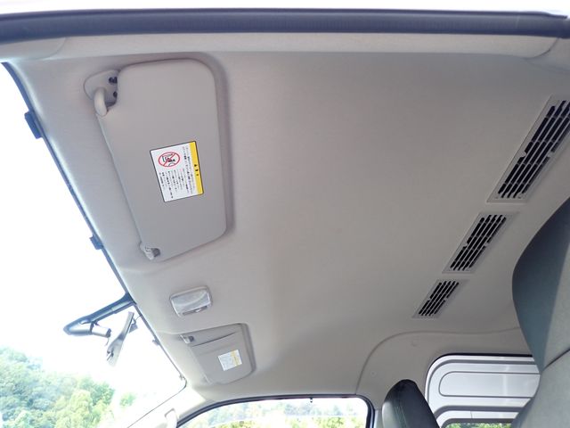 Nissan NV350 Caravan 2018-03 194047-19