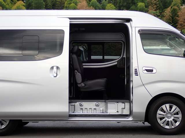 Nissan NV350 Caravan 2018-03 194047-5