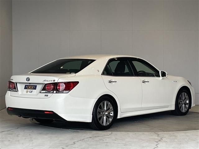 Toyota CROWN SEDAN 2017-08 11761-1