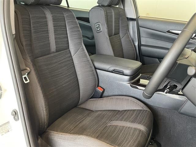 Toyota CROWN SEDAN 2017-08 11761-20