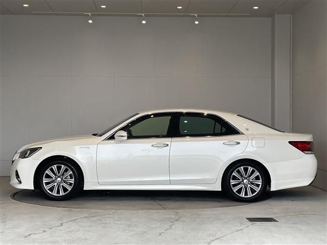 Toyota CROWN SEDAN 2017-08 11761-9