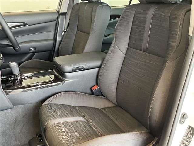 Toyota CROWN SEDAN 2017-08 11761-24