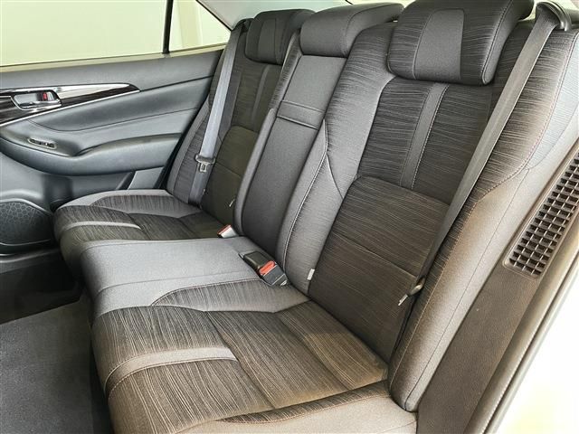 Toyota CROWN SEDAN 2017-08 11761-27