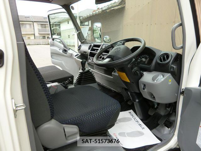 Hino DUTRO 2023-12 296713-18
