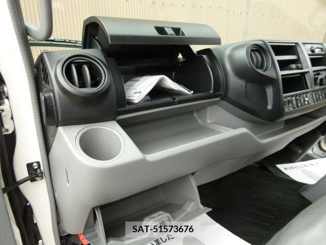 Hino DUTRO 2023-12 296713-19