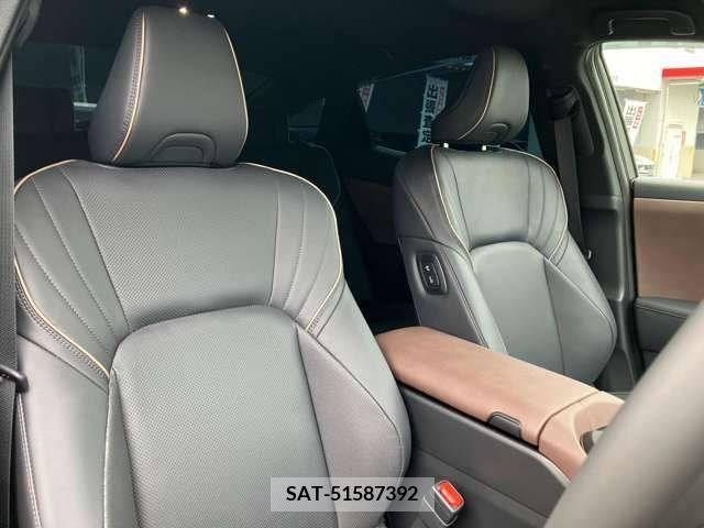 Toyota CROWN 2023-10 297735-4