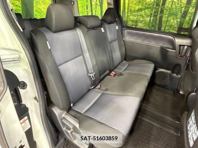 Toyota VOXY 2014-02 290179-8