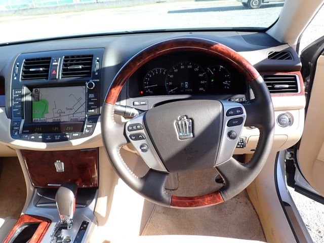 Toyota CROWN SEDAN 2012-11 192437-8