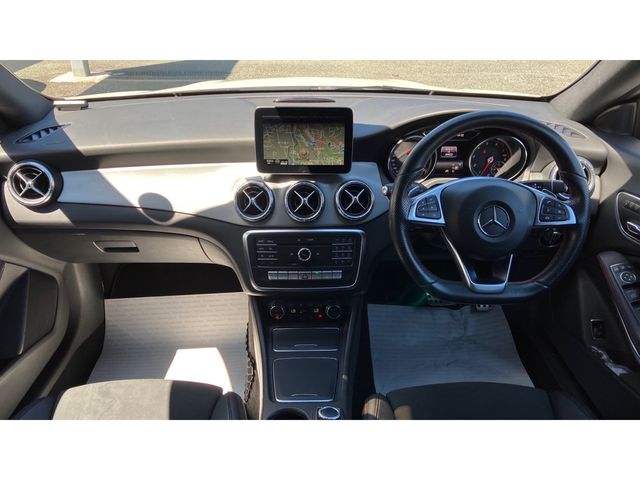 Mercedes Benz CLA-CLASS 2017-01 24107-3