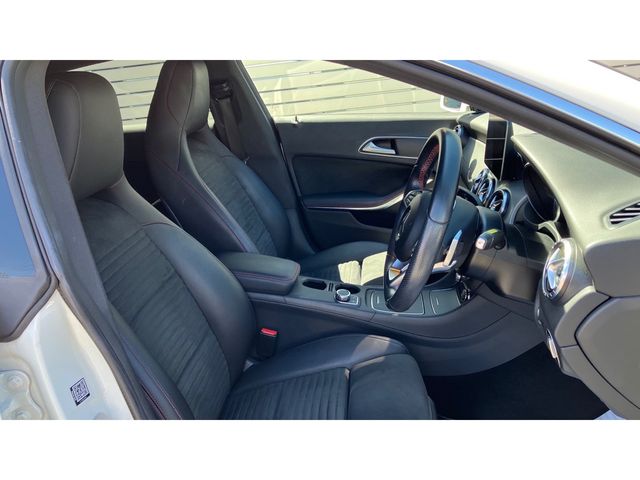 Mercedes Benz CLA-CLASS 2017-01 24107-4