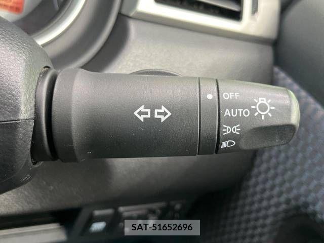 Nissan TIIDA 2012-01 385647-5