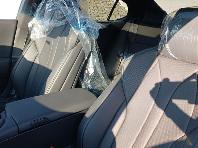 Lexus ES 2022-04 182302-24