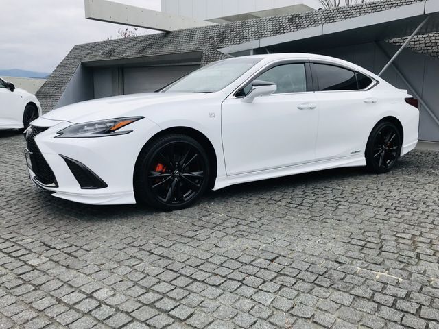 Lexus ES 2022-04 182302-1