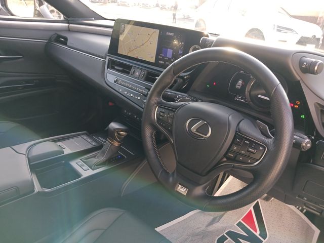 Lexus ES 2022-04 182302-10