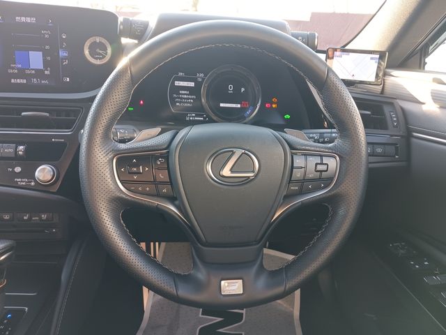 Lexus ES 2022-04 182302-12