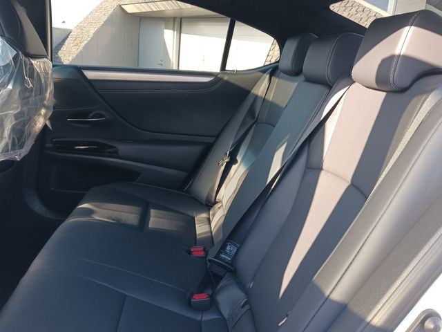 Lexus ES 2022-04 182302-26