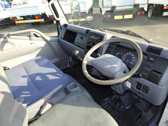 Mitsubishi CANTER GUTS 2010-11 189743-2