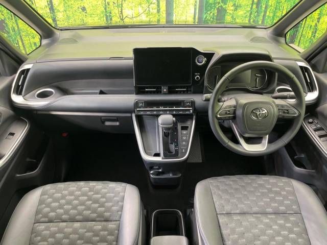 Toyota VOXY 2022-03 19942-1