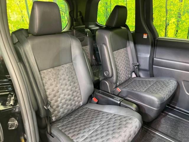 Toyota VOXY 2022-03 19942-9