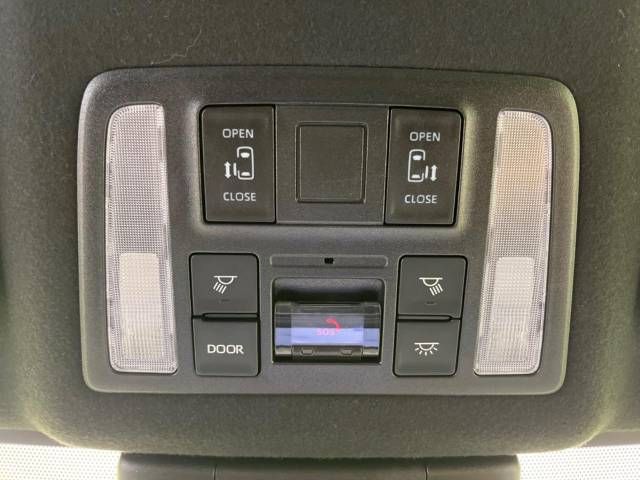 Toyota VOXY 2022-03 19942-3