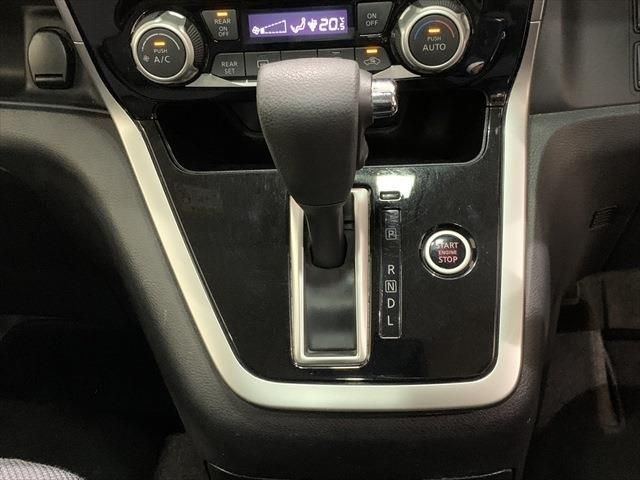 Nissan SERENA 2017-02 193888-27
