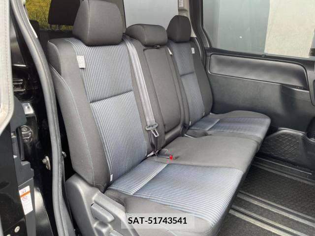 Toyota VOXY 2014-01 321392-9