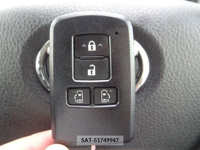 Toyota NOAH 2016-02 351227-23