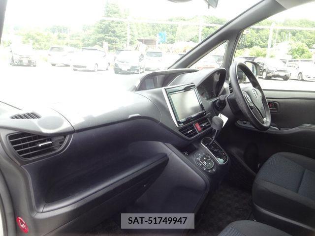 Toyota NOAH 2016-02 351227-14