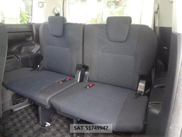 Toyota NOAH 2016-02 351227-11