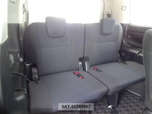 Toyota NOAH 2016-02 351227-10