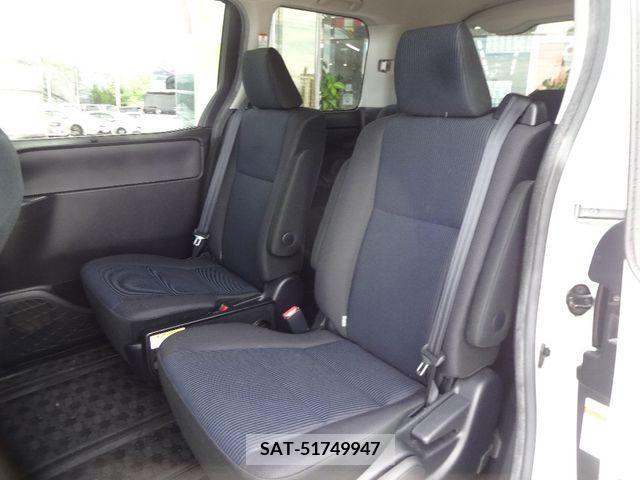 Toyota NOAH 2016-02 351227-12