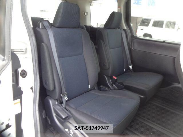 Toyota NOAH 2016-02 351227-9