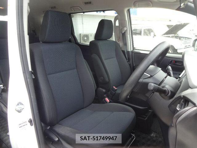 Toyota NOAH 2016-02 351227-7